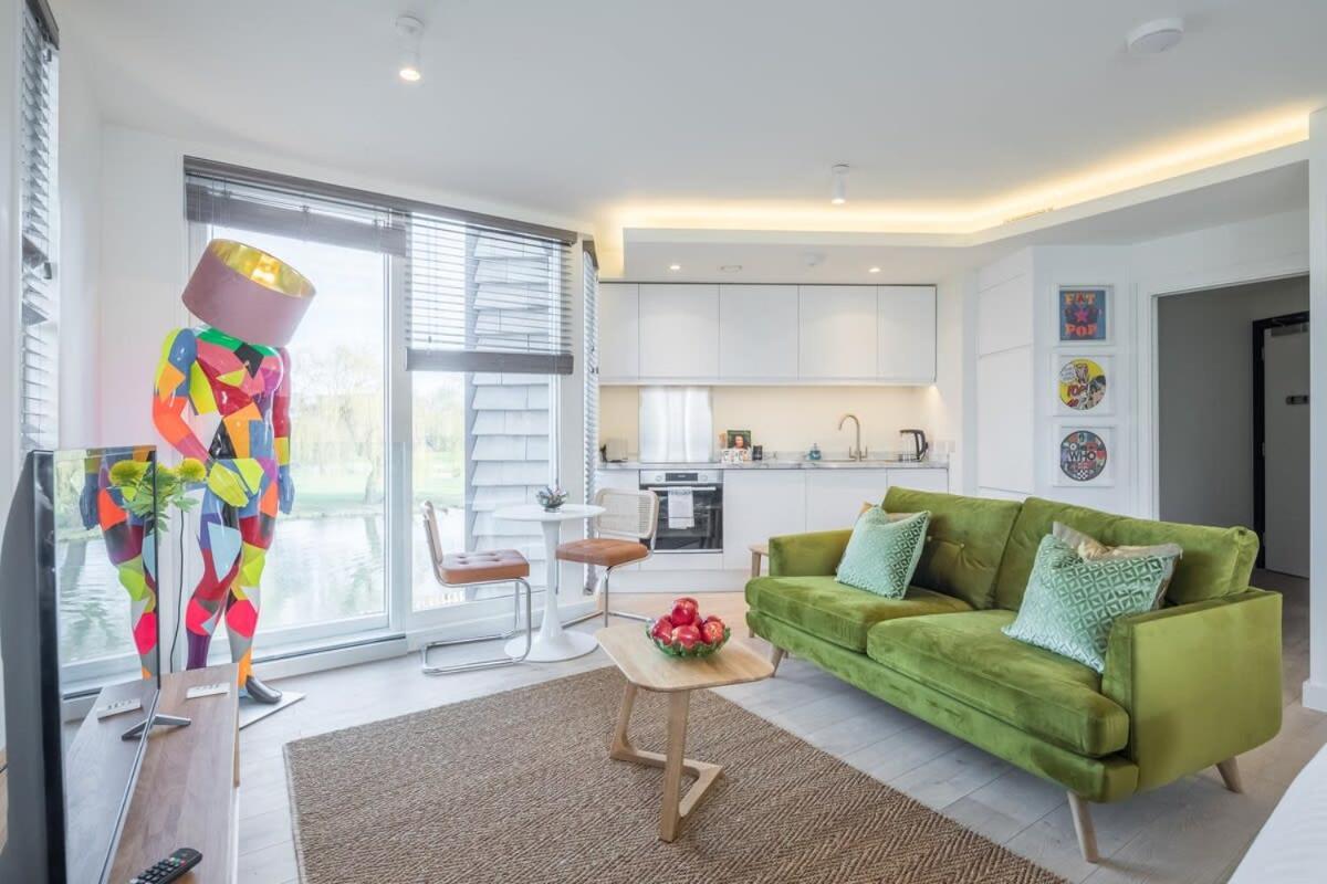 Luxurious Central With Balcony Apartment